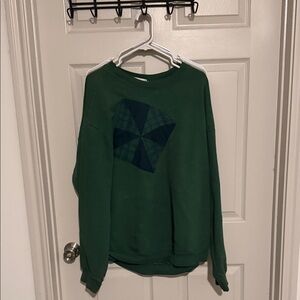 Women’s Forest Green Crewneck Sweatshirt with Dark Geometric Motif